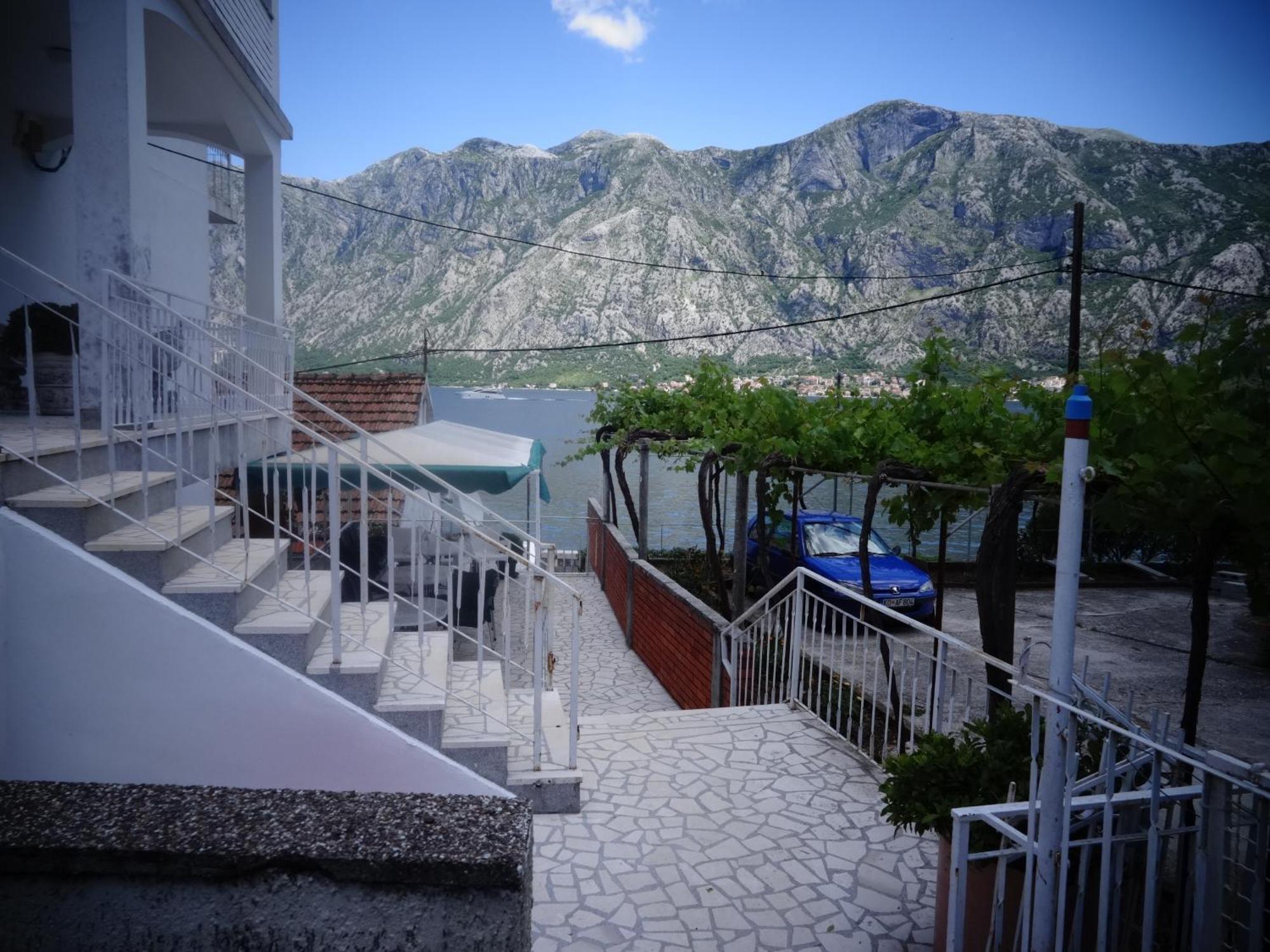 Seaside Apartments And Rooms Котор Екстериор снимка