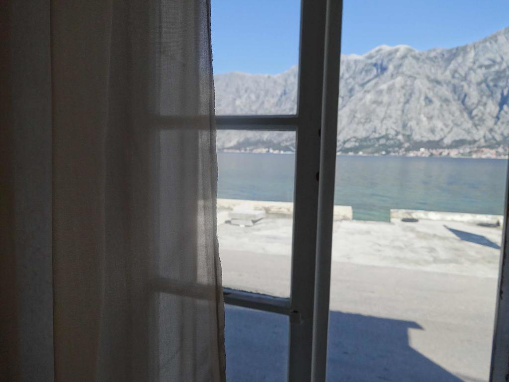 Seaside Apartments And Rooms Котор Екстериор снимка