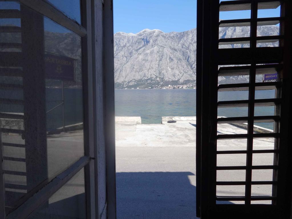 Seaside Apartments And Rooms Котор Екстериор снимка