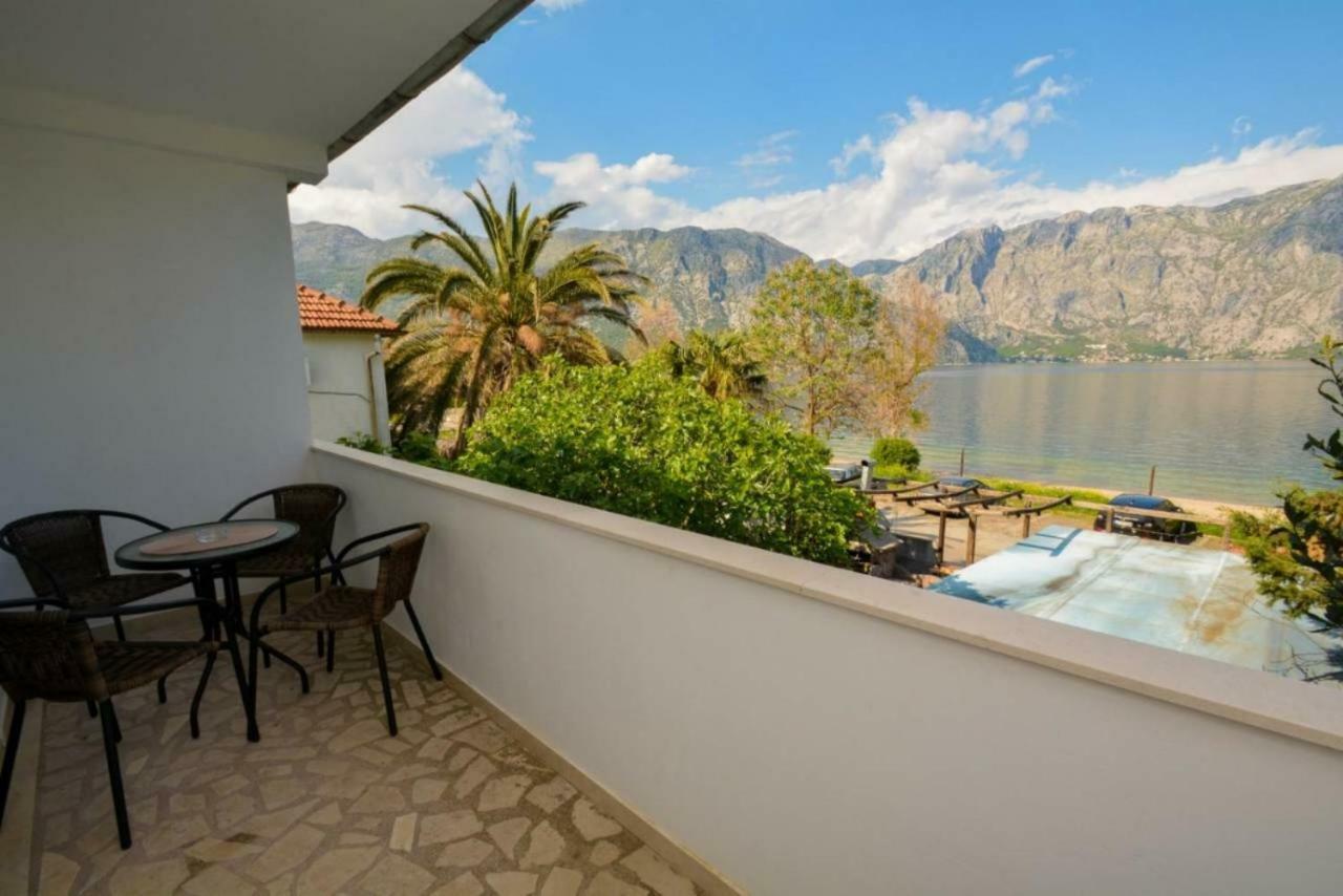Seaside Apartments And Rooms Котор Екстериор снимка
