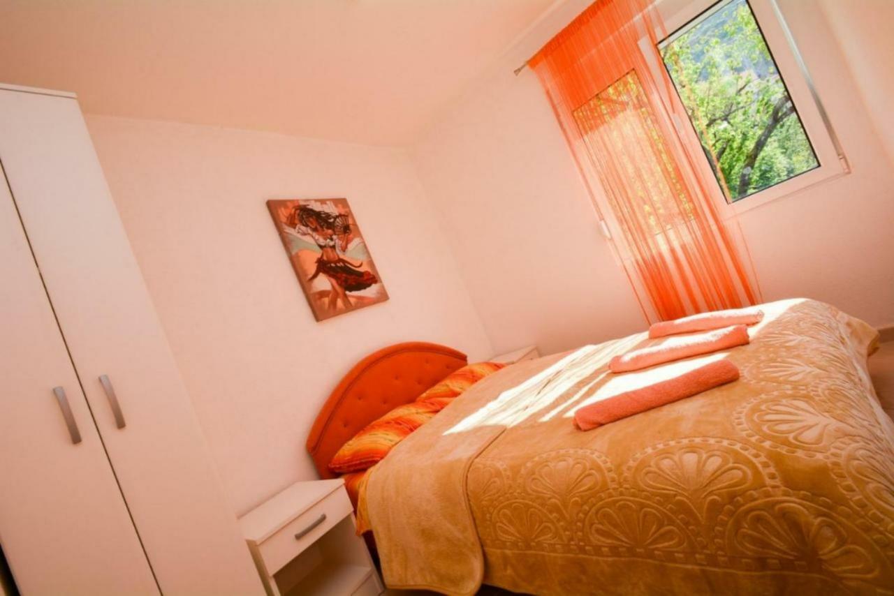 Seaside Apartments And Rooms Котор Екстериор снимка